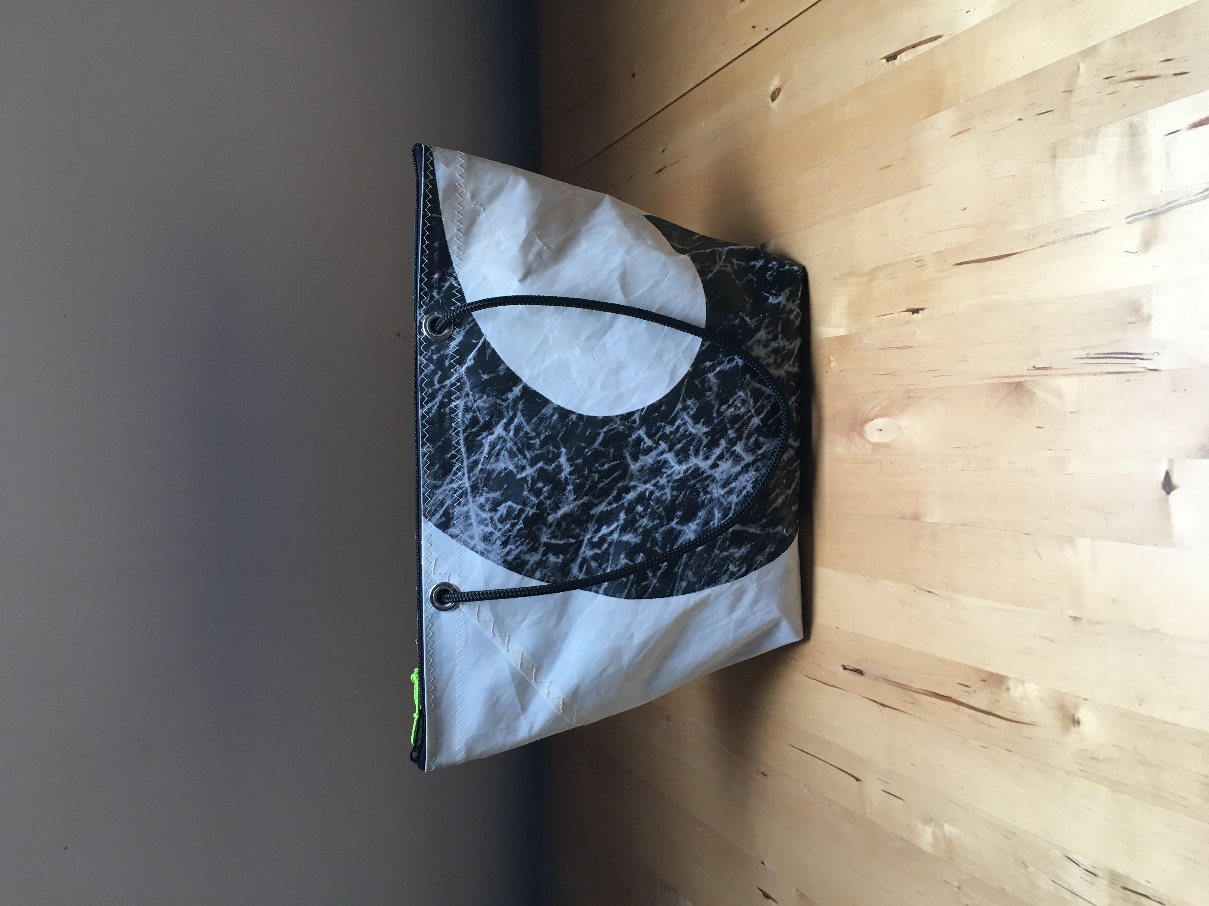 Black-and-white spinnaker tote