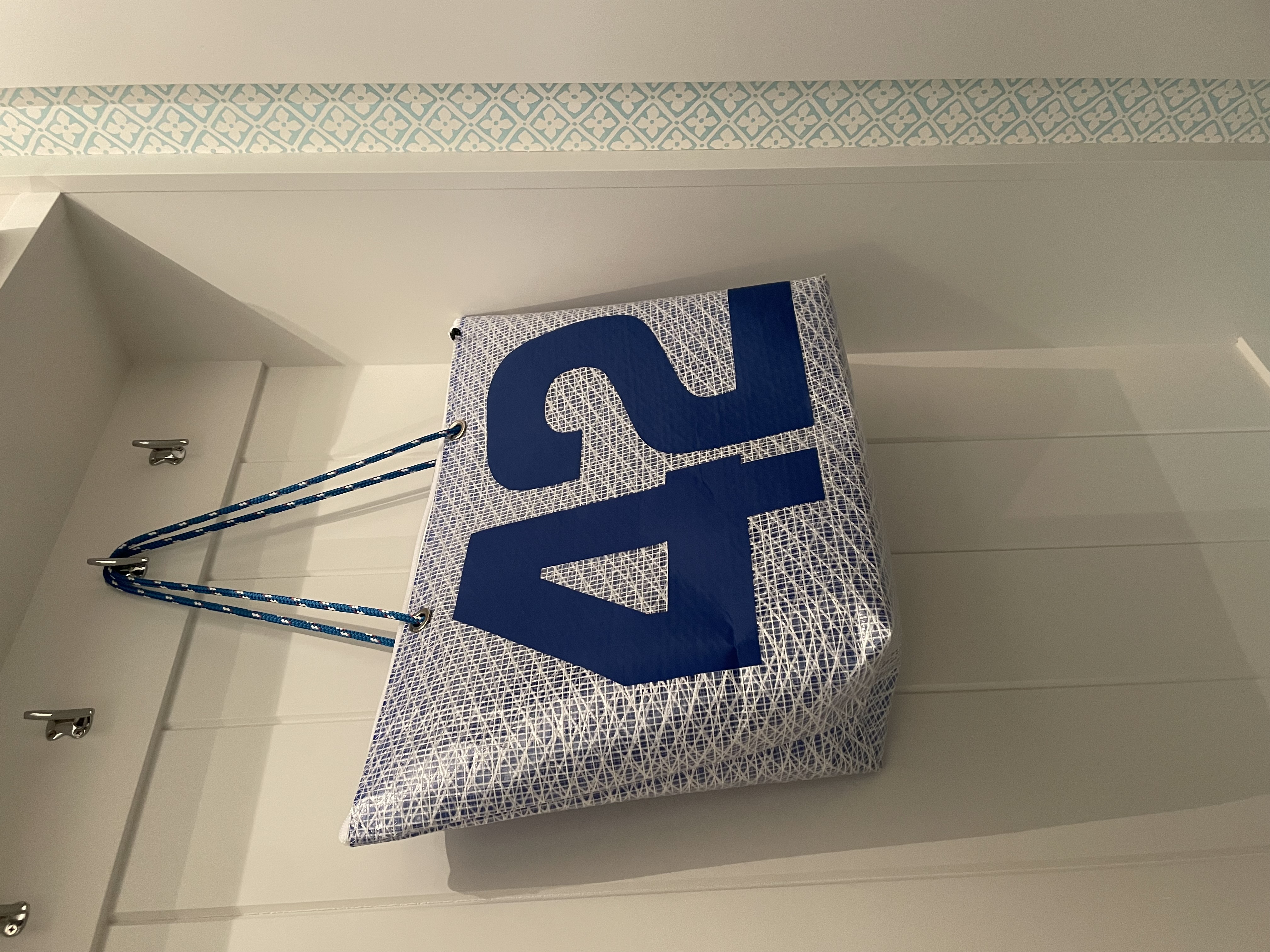 Number 42 tote on the hook